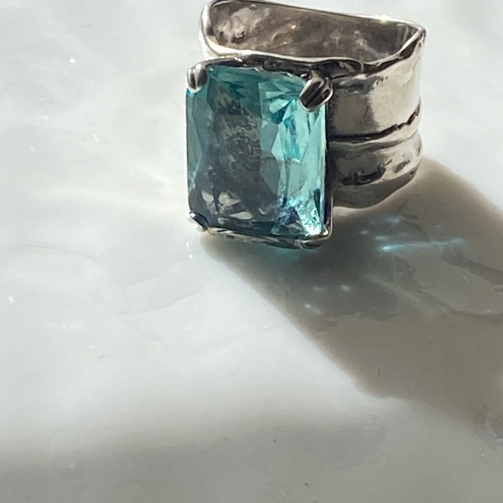 Silpada Aqua Blue and Sterling Ring size 7
R1608 - Picture 4 of 9